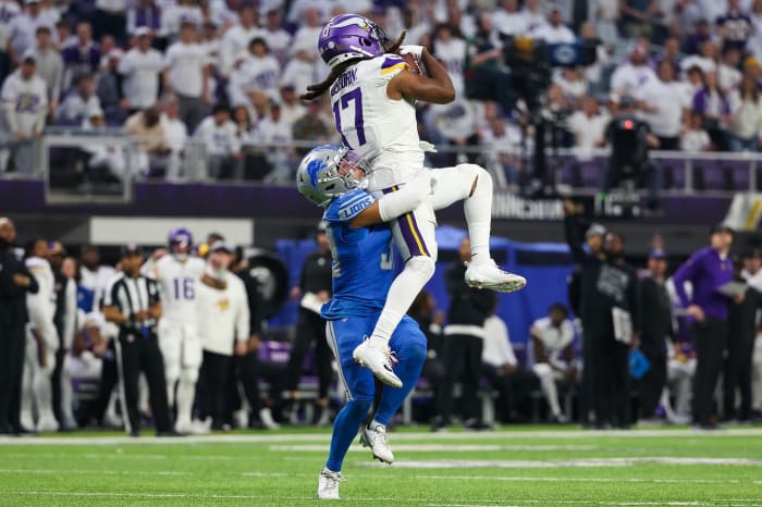 Minnesota Vikings receiver K.J. Osborn (17) catches a pass against the Detroit Lions. Mandatory Credit: Matt Krohn-USA TODAY Sports